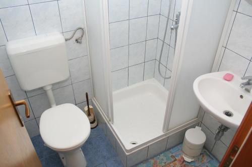 Apartments with a parking space Povlja Brac - 759 - image 10