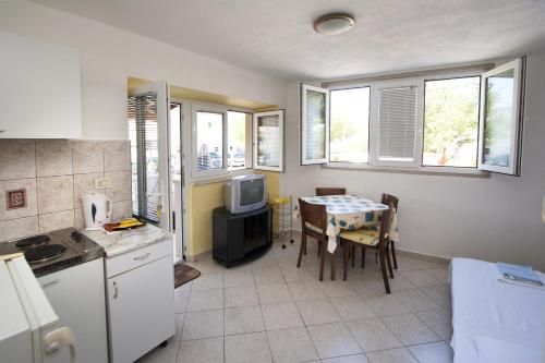 Apartments with a parking space Povlja Brac - 759 - image 7