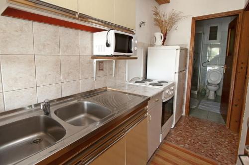 Apartments with a parking space Povlja Brac - 759 - image 3