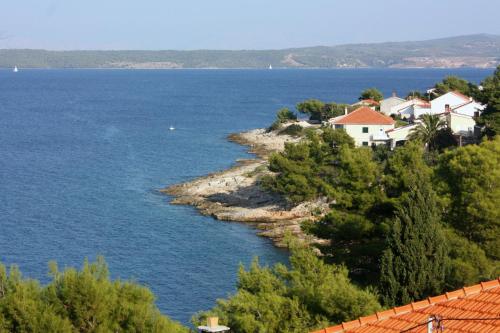 Apartments by the sea Stomorska Solta - 778 - image 2