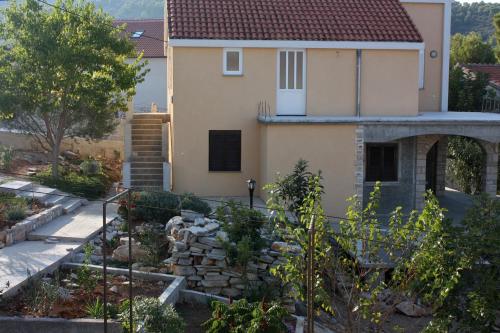 Apartments by the sea Stomorska Solta - 778 - image 12