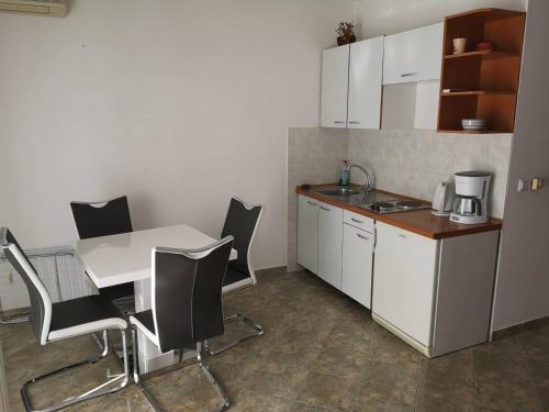 Apartments by the sea Tisno Murter - 812 - image 14