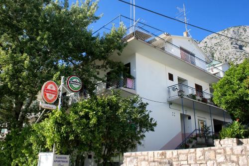 Apartments with a parking space Zivogosce - Porat Makarska - 1055 - image 3
