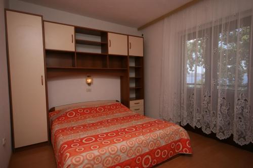 Apartments with a parking space Zivogosce - Porat Makarska - 1055 - image 2