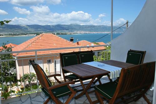 Apartments by the sea Mastrinka Ciovo - 1005 - image 3