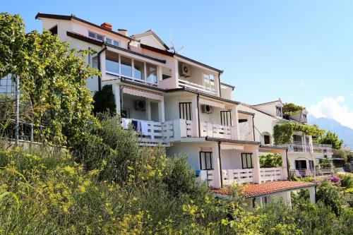  Apartments by the sea Pisak, Omis - 1014 in Pisak