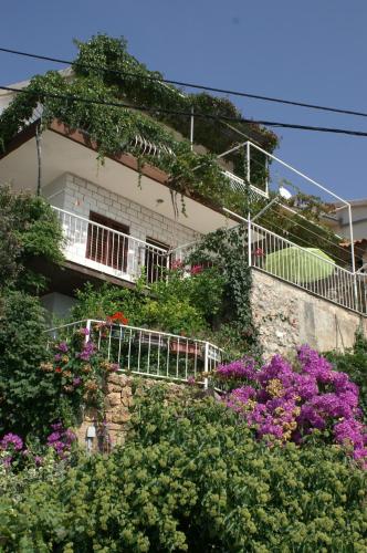  Apartments by the sea Stanici, Omis - 1026, Pension in Čelina