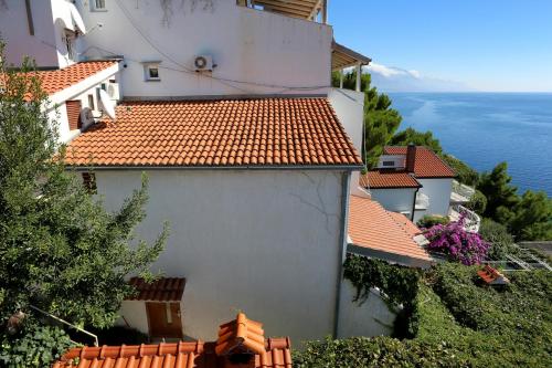  Apartments by the sea Marusici, Omis - 1042 in Mimice