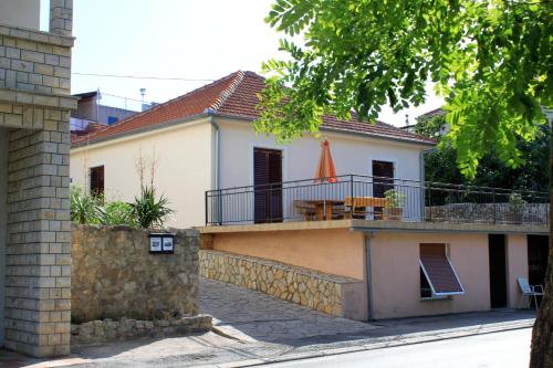 Apartments by the sea Tkon, Pasman - 822 in Tkon
