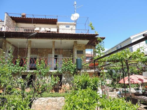  Apartments by the sea Seget Vranjica, Trogir - 975 in Trogir