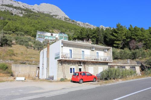  Apartments with a parking space Marusici, Omis - 954 in Mimice