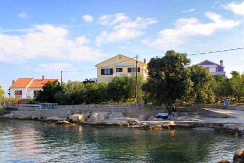 Apartments by the sea Ugljan - 846