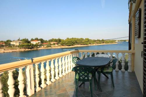 Apartments by the sea Ugljan - 846 - image 8