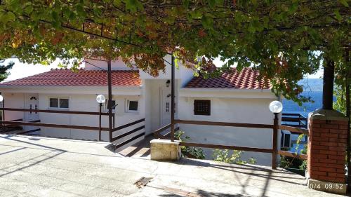  Apartments by the sea Marusici, Omis - 1040 in Mimice