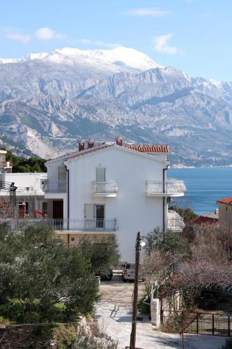  Apartments with a parking space Marusici, Omis - 962 in Mimice