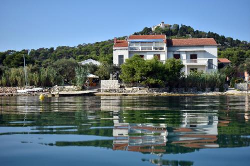 B&B Tkon - Apartments by the sea Tkon, Pasman - 686 - Bed and Breakfast Tkon