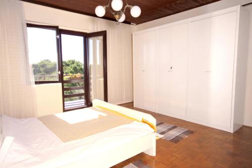 Two-Bedroom Apartment with Balcony and Sea View image 10