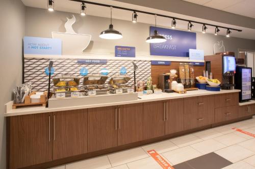 홀리데이 인 익스프레스 & 스위트 굿랜드 I 70 바이 IHG - 식음료(F&B)