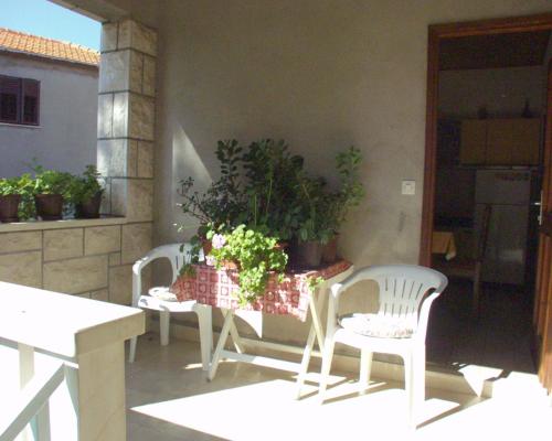 Apartments by the sea Postira Brac - 738 - image 8