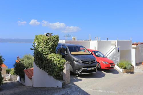  Apartments by the sea Pisak, Omis - 1008 in Mimice