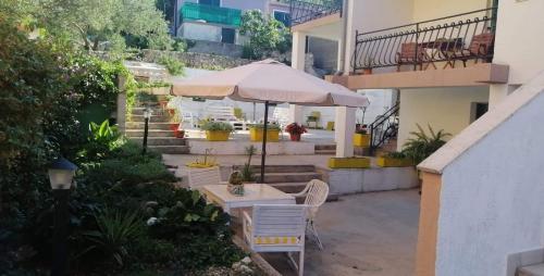Apartments by the sea Tisno Murter - 815 - image 7