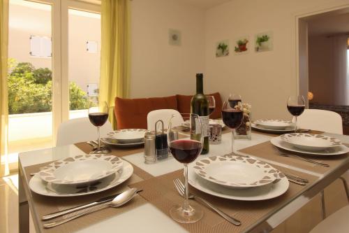 Two-Bedroom Apartment with Terrace and Sea View image 3