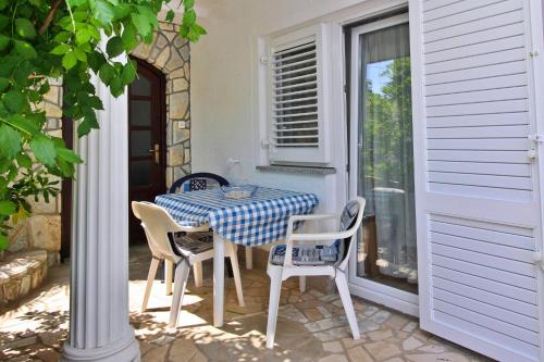 One-Bedroom Apartment with Terrace image 7