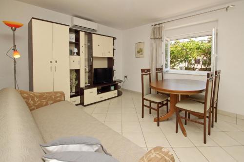 One-Bedroom Apartment with Terrace room in Apartments with parking space Silo Krk - 18751