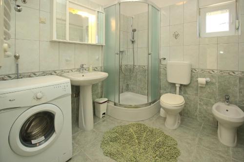 Three-Bedroom Apartment with Terrace image 7