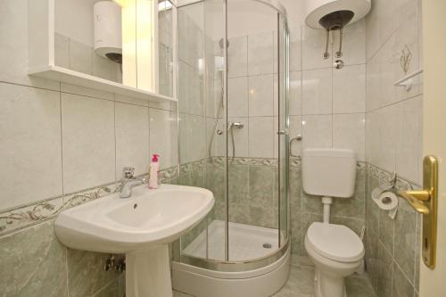 Three-Bedroom Apartment with Terrace image 5