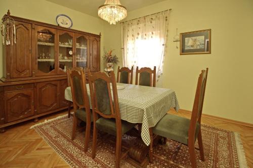 Three-Bedroom Apartment with Terrace image 3