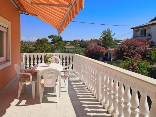 Three-Bedroom Apartment with Terrace image 2