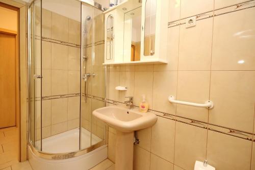 One-Bedroom Apartment with Terrace image 5