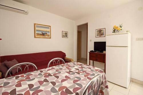 One-Bedroom Apartment with Terrace image 2