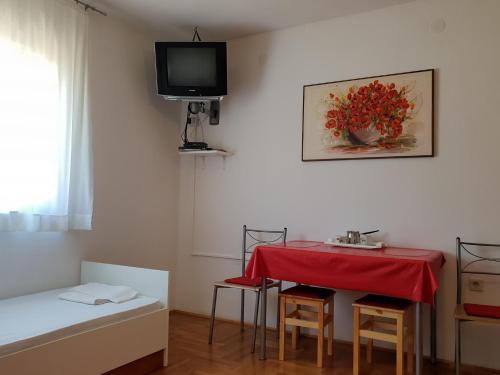 One-Bedroom Apartment with Balcony image 3