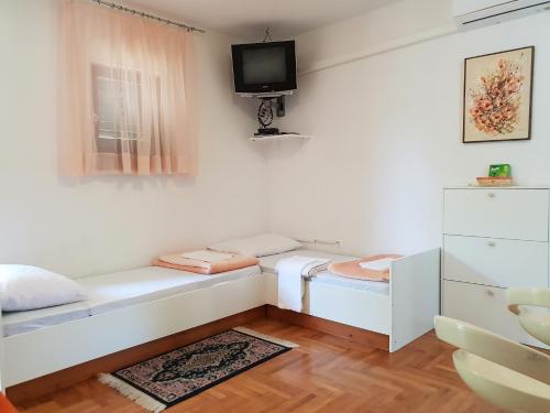 One-Bedroom Apartment with Balcony room in Apartments with parking space Silo Krk - 18754