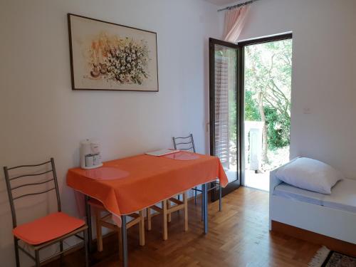 One-Bedroom Apartment with Balcony image 3