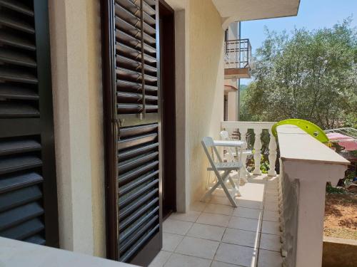 One-Bedroom Apartment with Balcony image 1