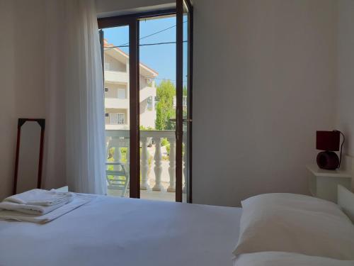 One-Bedroom Apartment with Balcony image 8