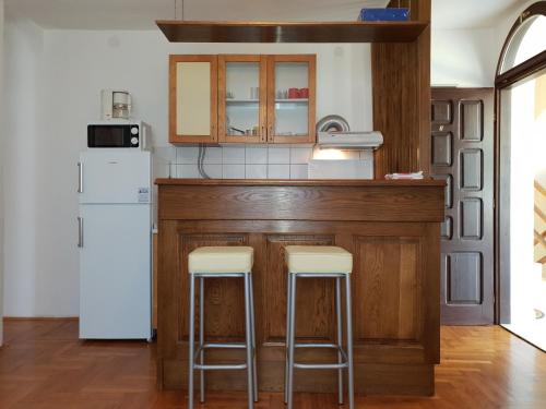 One-Bedroom Apartment with Balcony image 4