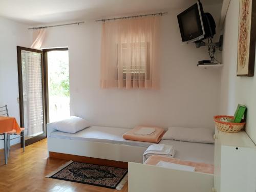 One-Bedroom Apartment with Balcony image 10