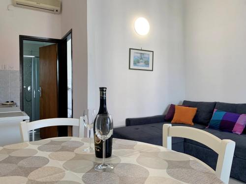 One-Bedroom Apartment with Terrace and Sea View image 4