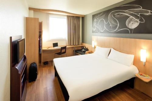 Ibis Barcelona Meridiana - image 6