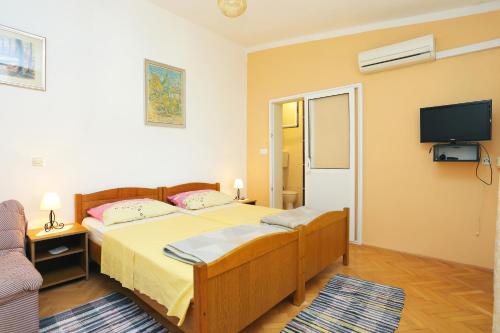 2 twin beds