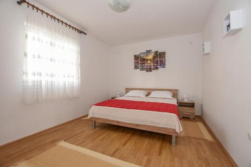 One-Bedroom Apartment with Terrace room in Apartments with parking space Pag - 18848