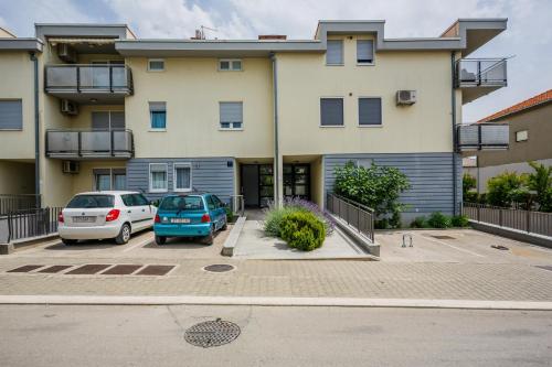 Apartments with parking space Kastel Stari Kastela - 18812 - image 3