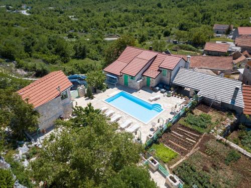 Family friendly house with a swimming pool Zagvozd, Zagora - 18776 - Location saisonnière - Zagvozd