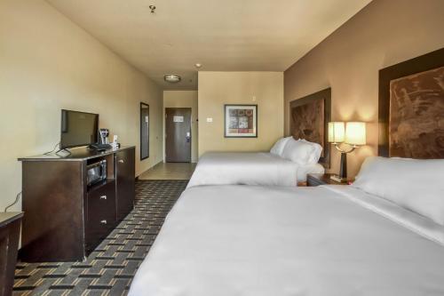 Holiday Inn Express and Suites Beeville, an IHG Hotel