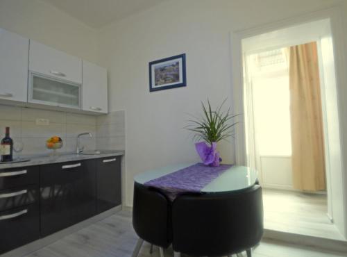 One-Bedroom Apartment image 10