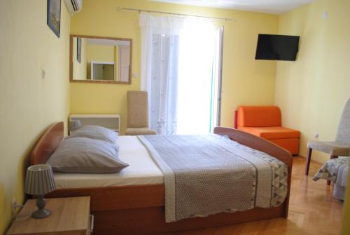 One-Bedroom Apartment with Balcony image 10